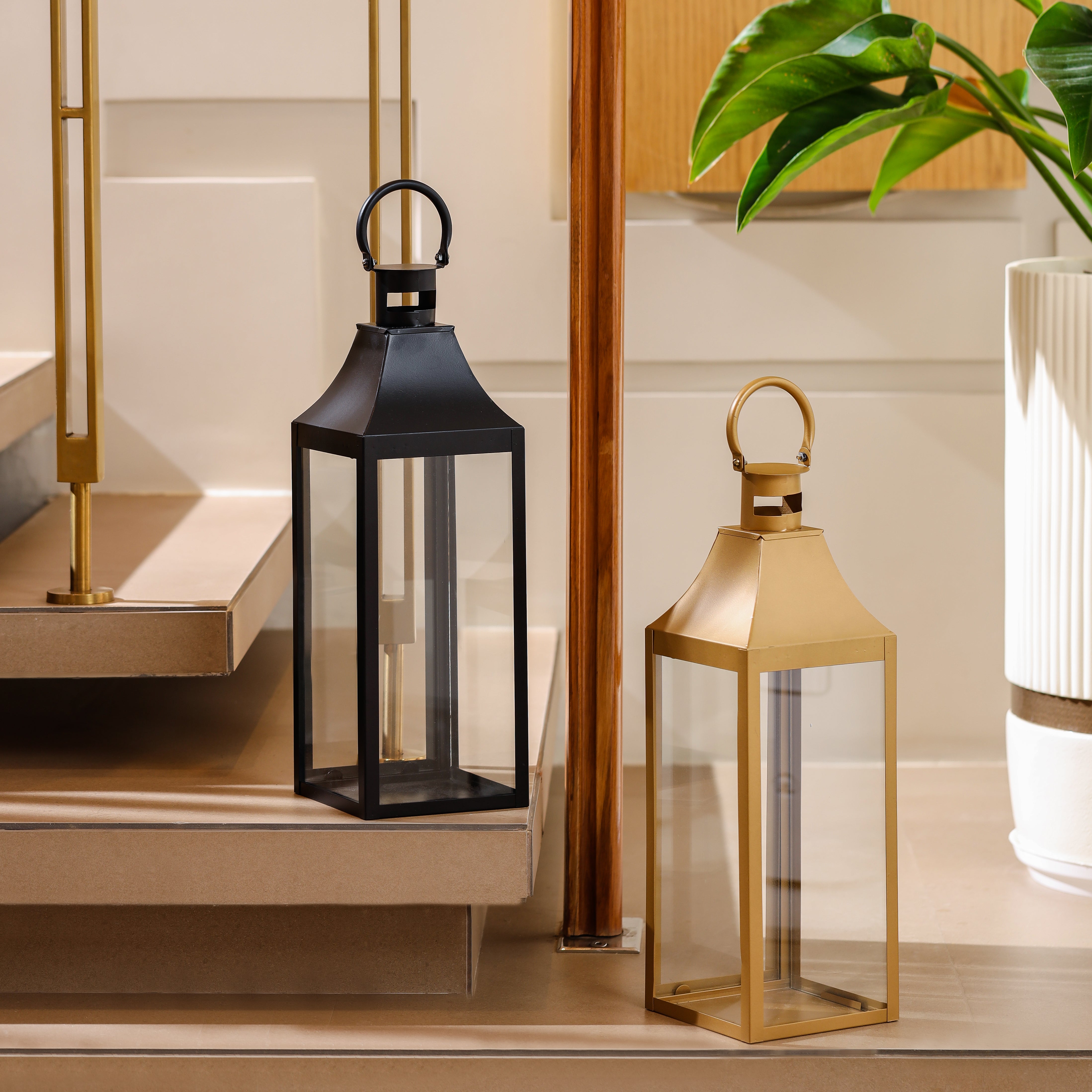 Grand Manor Lantern Black Medium